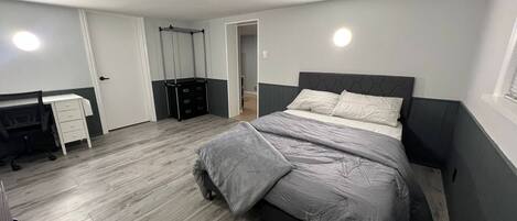 Fer et planche Ă repasser, accĂšs Internet, draps fournis