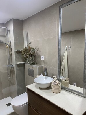 Shower, hair dryer, towels, soap - Ground floor apartment facing the Mediterranean, outdoor pool&gym (El Campello)