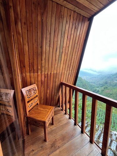 Emerald Cabin Dieng