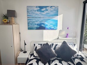 Internet - Sanctuary by the Shore (Carrickfergus)