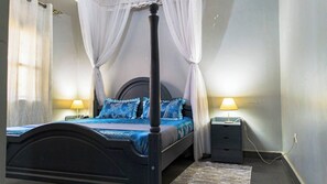 Iron/ironing board, internet, bed sheets - The Apartments bwebajja (Kampala)
