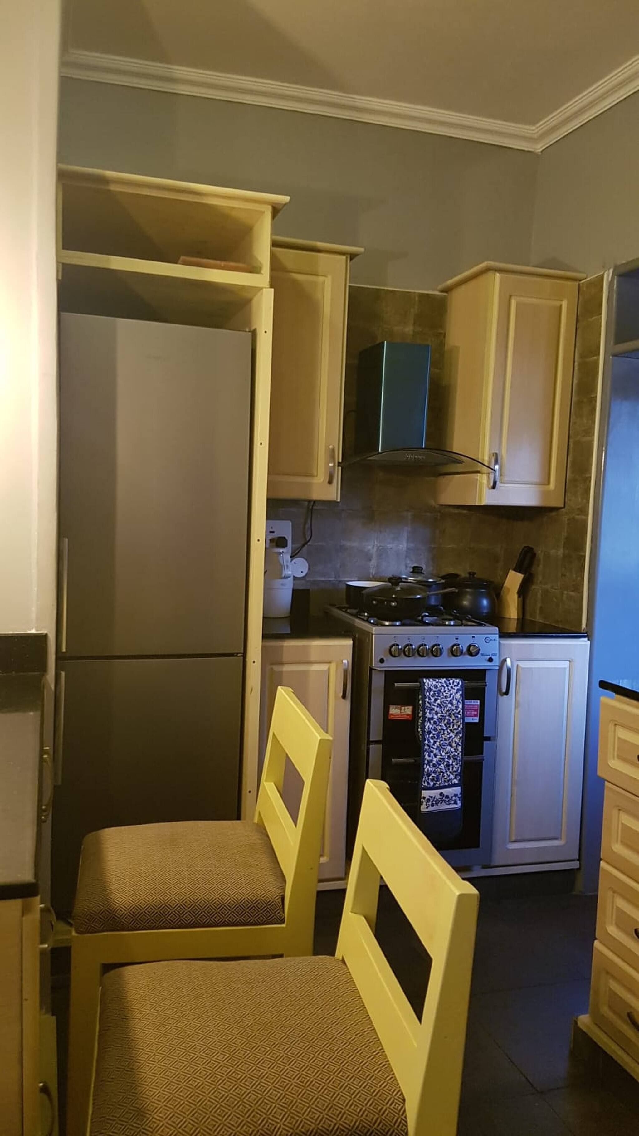 Kjøleskap, mikrobølgeovn, ovn og kokeplater