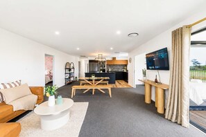 Interior - Spacious 4BR Home | Spa and Two Lounges + Games (Christchurch)
