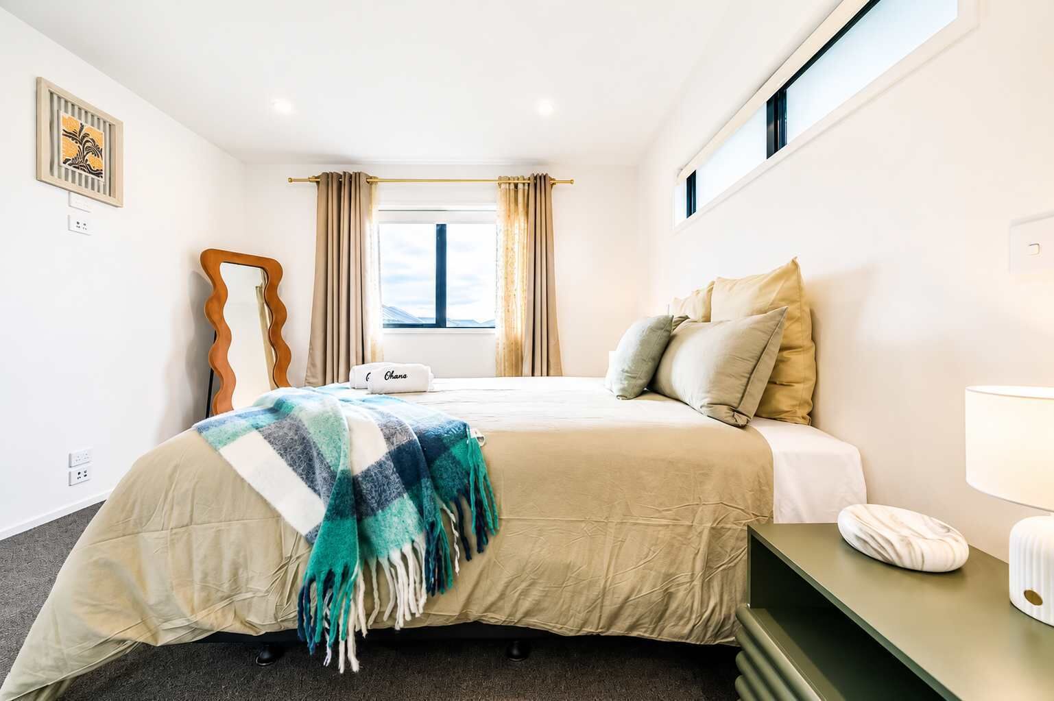 4 bedrooms, iron/ironing board, WiFi, bed sheets
