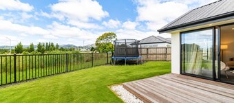 Spacious 4BR Home | Spa and Two Lounges + Games