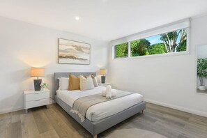 WiFi, bed sheets - Luxry 6BR Home & Private Pool Near Collaroy Beach (Collaroy)