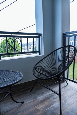 Property grounds - New 2-Bedroom Apartment in Bwebajja, Kampala (Kampala)