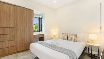 Iron/ironing board, WiFi, bed sheets