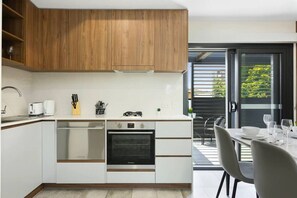 Fridge, microwave, oven, stovetop - Modern Marrickville Studio | 10 Min Walk to Train (Marrickville)