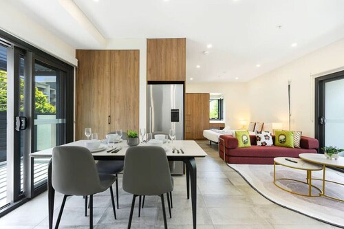 Modern Marrickville Studio | 10 Min Walk to Train