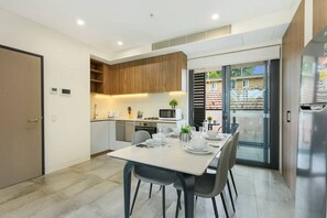 Dining - Cozy Studio in Marrickville | Walk to Train (Marrickville)