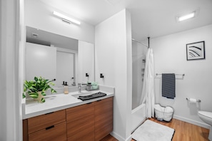 Hair dryer, towels, soap, shampoo - Modern Loft Downtown Proximity + Baseball Stadium Views (West Sacramento)