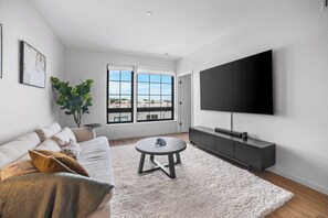 Smart TV - Modern Loft Downtown Proximity + Baseball Stadium Views (West Sacramento)
