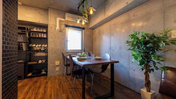 Basic Apartment | Living area