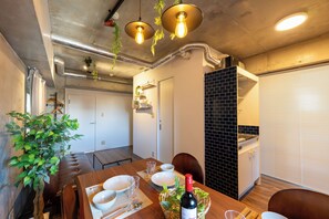 شقة بتجهيزات أساسية | منطقة المعيشة