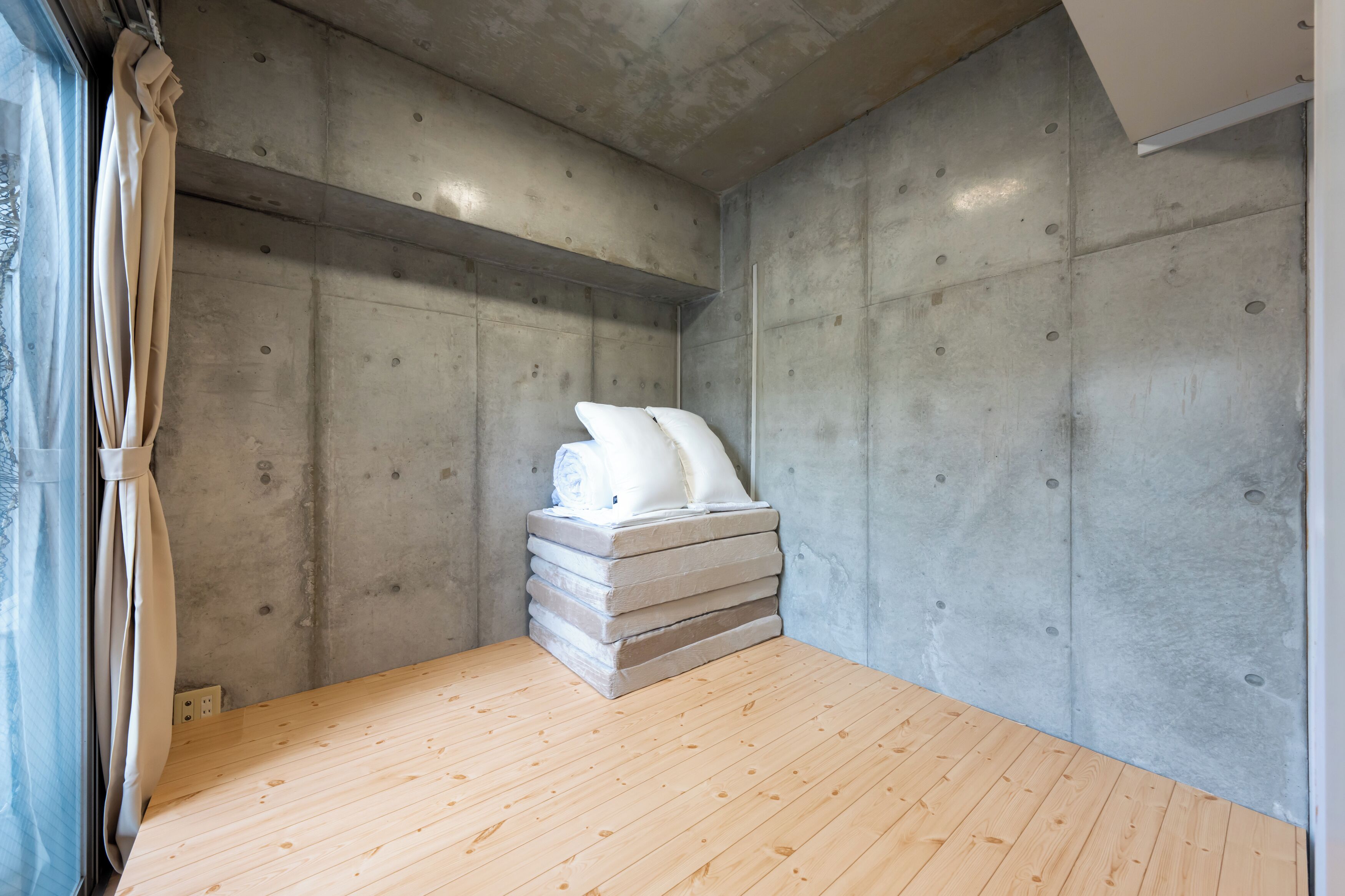 Apartamento básico, sacada, vista para a cidade | Individualmente decorados, individualmente mobiliados, Wi-Fi de cortesia