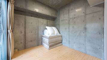 Apartamento básico, sacada, vista para a cidade | Individualmente decorados, individualmente mobiliados, Wi-Fi de cortesia