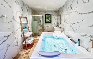 Shower - Gorgeous home in Noves (Noves)