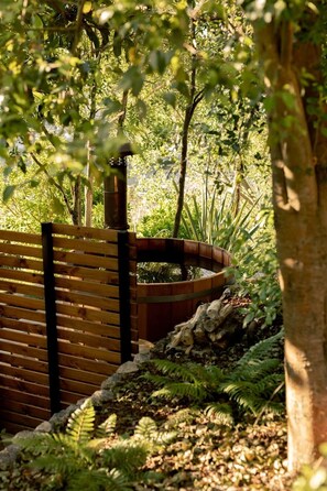 Property grounds - The Loft - Hot Tub, Views & Nature Escape (Christchurch)