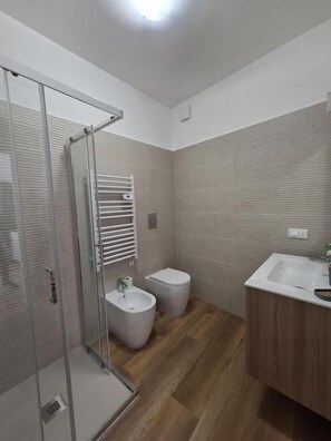 Apartment, Balcony, Courtyard View | Bathroom - Flamingo Houses (Quartu Sant'Elena)
