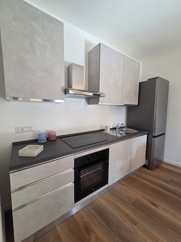 Departamento, balcón, vista al patio | Cocina privada | Tetera eléctrica 