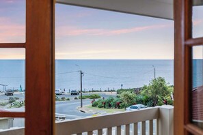 Unclassified image, 4 of 40, button - Sunset Ocean View Retreat 4BM House (O`Sullivan Beach)