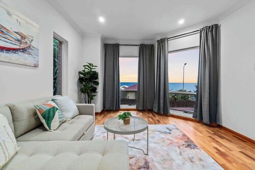 Sunset Ocean View Retreat 4BM House