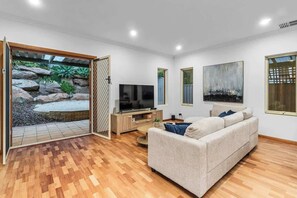 Unclassified image, 3 of 40, button - Sunset Ocean View Retreat 4BM House (O`Sullivan Beach)