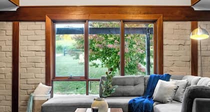 Adelaide Hill Luxury Amenities and Stunning Vistas