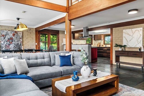 Adelaide Hill Luxury Amenities and Stunning Vistas