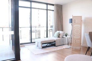 TV, offices - City view focused comfy apartment free parking (Adelaide)