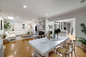 Interior - Adelaide Central Artistic bluestone Retreat (Norwood)