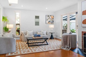 TV - Adelaide Central Artistic bluestone Retreat (Norwood)