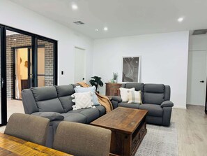 Unclassified image, 4 of 43, button - Large Family entire house adelaide 4br2ba (Rostrevor)