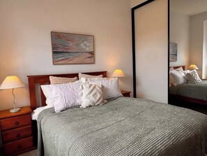4 habitaciones, tabla de planchar con plancha, wifi y ropa de cama 