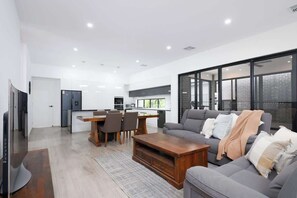 Unclassified image, 3 of 43, button - Large Family entire house adelaide 4br2ba (Rostrevor)