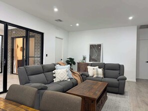 Unclassified image, 5 of 43, button - Large Family entire house adelaide 4br2ba (Rostrevor)