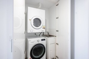 Interior - Comfort city view apartment Central Adelaide (Adelaide)