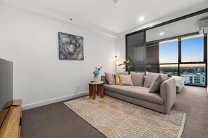 TV - Comfort city view apartment Central Adelaide (Adelaide)