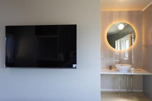 Kahden hengen comfort-huone (yksi tai kaksi sänkyä), useita sänkyjä, kaupunkinäköala | Sisätilat