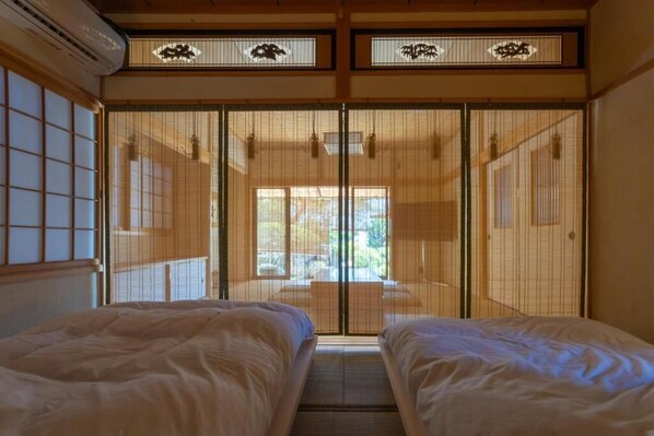 Deluxe Studio Suite, Non Smoking, Bay View | Individually decorated, individually furnished, blackout drapes