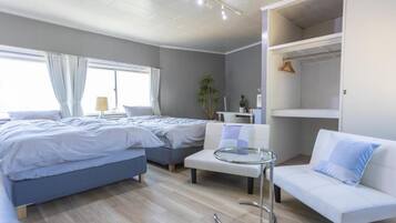 Comfort Triple Room, Multiple Beds, City View | Individually decorated, individually furnished, iron/ironing board