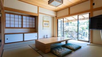 Deluxe Studio Suite, Non Smoking, Bay View | Interior