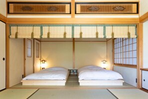 Suite estudio Deluxe, para no fumadores, vista a la bahía | Decoración personalizada y muebles diferentes 