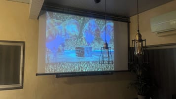 Kühlschrank, Mikrowelle, Reinigungsartikel