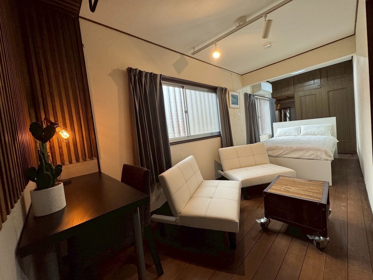 Kahden hengen economy-huone (kaksi sänkyä), kaupunkinäköala | Pimennysverhot, silitysrauta/-lauta, ilmainen Wi-Fi