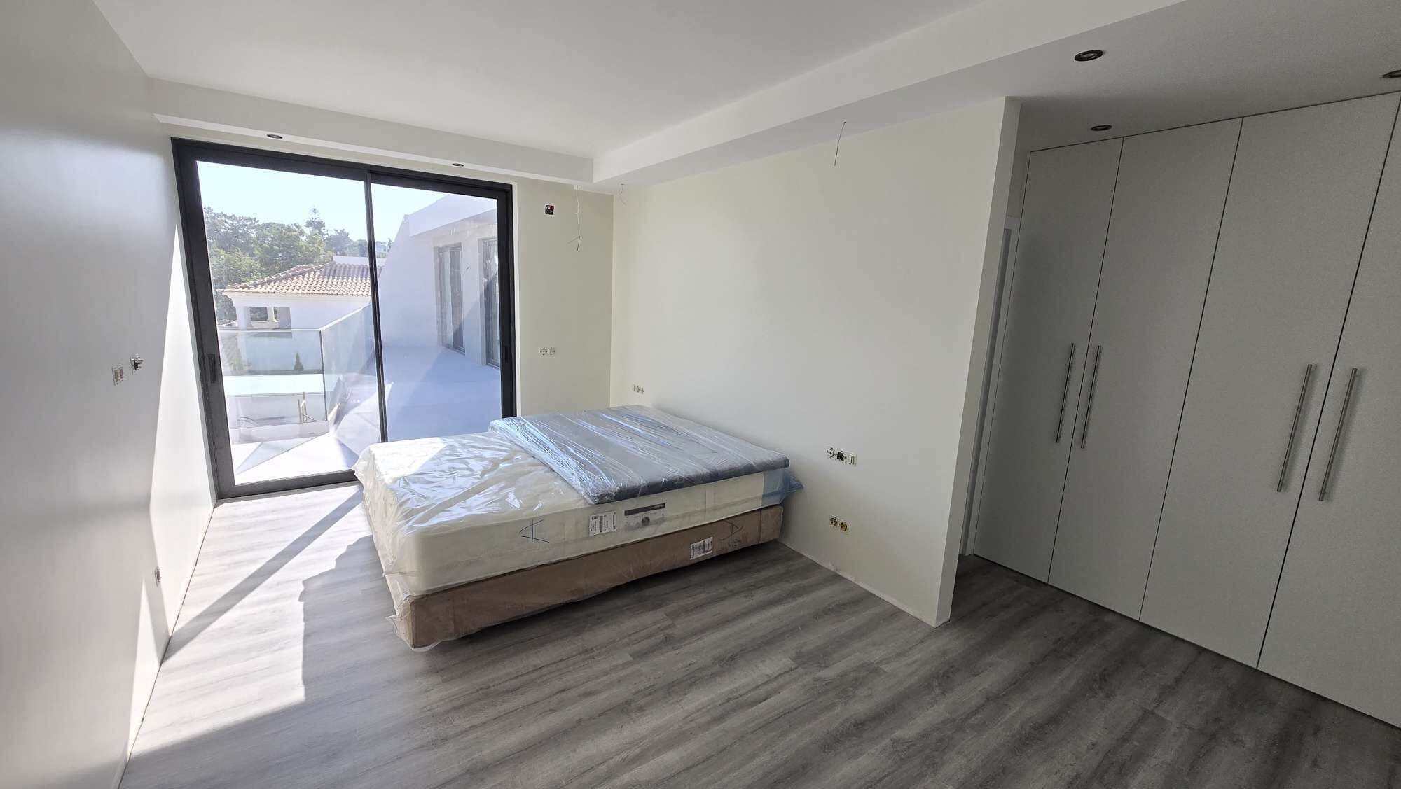 6 bedrooms, desk, iron/ironing board, WiFi