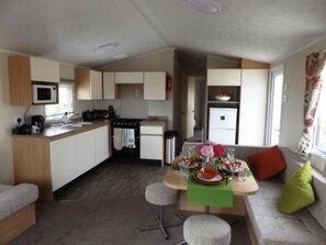 Interior - Charming 2-bedroom caravan in lovely Porthcawl with sea views (Porthcawl)