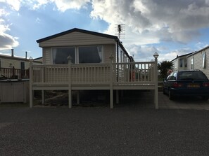 Exterior - Charming 2-bedroom caravan in lovely Porthcawl with sea views (Porthcawl)