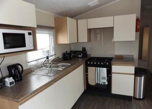 Private kitchen - Charming 2-bedroom caravan in lovely Porthcawl with sea views (Porthcawl)